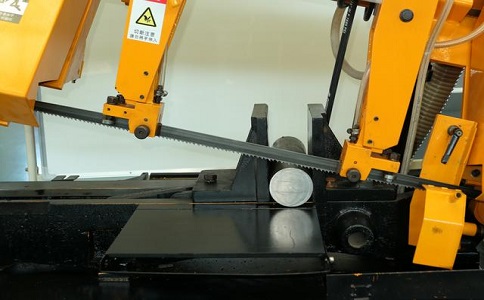 印江数控带锯床自动送料精度会出现偏差吗？