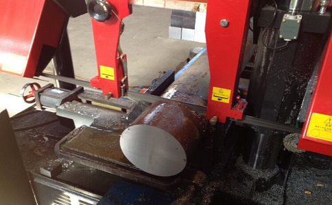 印江卧式带锯床加工时出现明显振荡如何排查？