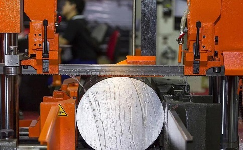 印江立式金属带锯床切削出现跑带故障解决方法！